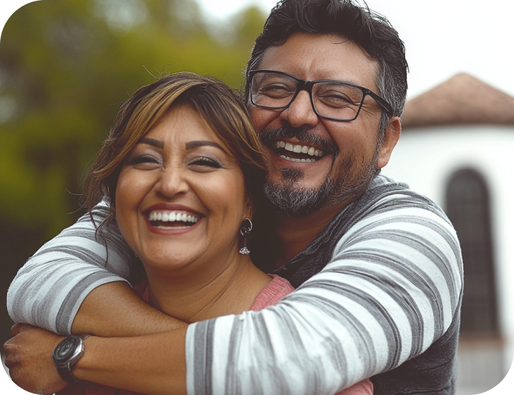 totalabogados_55893_pareja_de_adultos_felices_tranquilos_sonr_5a905ea9-505e-4636-882d-93ed480cd1b6_2 1
